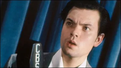 Quand Orson Welles a-t-il livré une adaptation de "La Guerre des mondes" à la radio, ce qui a provoqué la panique aux USA ?