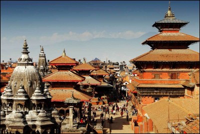 Katmandou, au pied du Mont Everest, est la capitale du/de la ...