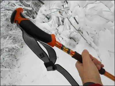 Comment s'appellent les liens qui avec lesquels tu attache tes batons ?