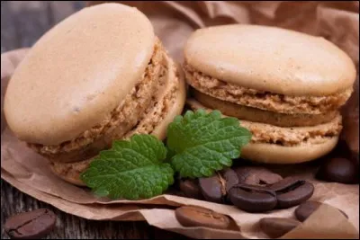La coque à macaron est faite à base de...