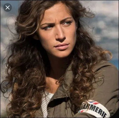 Comment s'appelle le fr&egrave;re de Sara ?