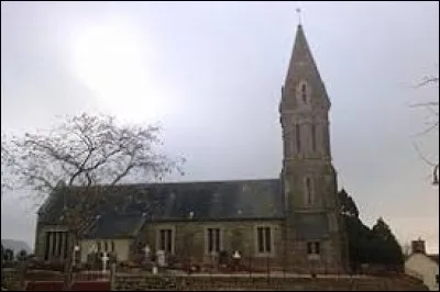 Nous sommes en Normandie devant l'église Notre-Dame du Mesnil-Raoult. Ancienne commune de l'agglomération Saint-Loise, elle se situe dans le département ...