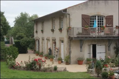 Avec combien de communes Mortagne-sur-S&egrave;vre est-elle jumel&eacute;e ?