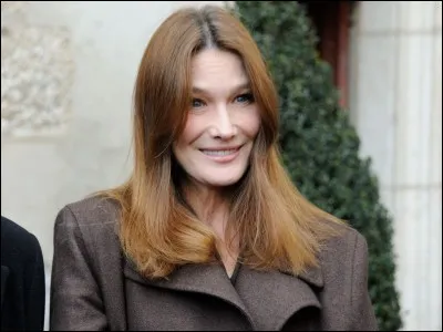 De quel gar&ccedil;on, dont le pr&eacute;nom est &eacute;crit partout sur les murs, Carla Bruni parle-t-elle ?