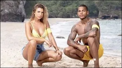 Quels sont les deux personnages sur la photo ?