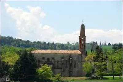 Vous avez sur cette image l'église Notre-Dame-de-l'Assomption de Péchaudier. Commune d'Occitanie, elle se site dans le département ...