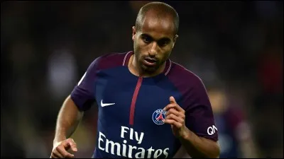 À quel club brésilien le PSG a-t-il acheté Lucas pour 40 millions d'euros ?