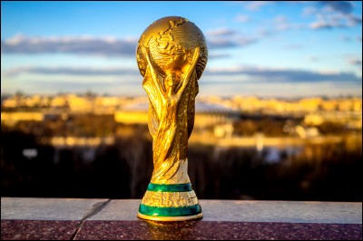 Dans quel pays se déroule la première Coupe du Monde de football en 1930 ?
