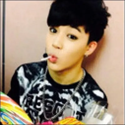 Qui surnomme-t-on "Mochi" ?