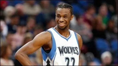 Quel est ce basketteur canadien des Wolves ?