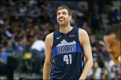 Quel est cet ancien basketteur allemand des Mavericks ?