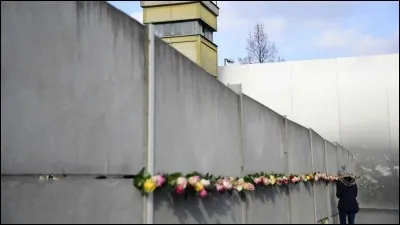 Il est impossible de parler de la guerre sans parler du mur de Berlin, quand fut-il construit ?