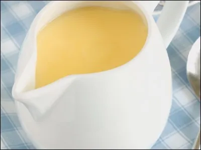 Lequel de ces ingrédients n'entre pas dans la composition de la crème anglaise traditionnelle ?