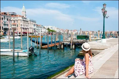 "Vacances à Venise" est un film dans lequel a joué Katharine Hepburn.