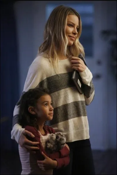 Pendant combien de temps Chloé est-elle partie en Europe avec Trixie ?