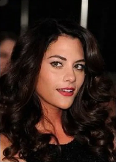 Comment s'appelle l'actrice d'Ève ?