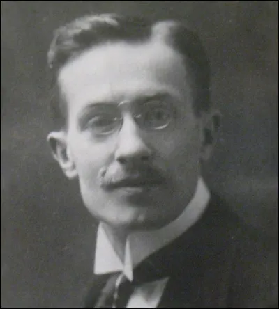 À quelle République Pétain met-il fin ?