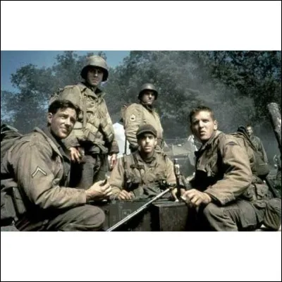 Ce film est un film de guerre américain réalisé par Steven Spielberg, sorti en 1998. 
Le film met en scène des soldats américains lors de la bataille de Normandie qui, après le débarquement, partent chercher un soldat dont les frères sont tous morts au combat. La reconstitution très réaliste du débarquement de Normandie est l'un des points forts du film.