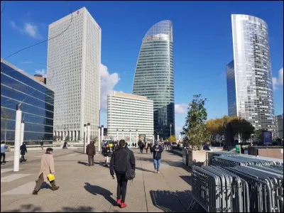 Situez cette ville sur la rive gauche de la Seine en Île-de-France.