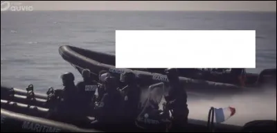 Combien y a-t-il d'hommes dans le 2e bateau ?