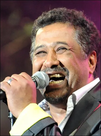 Dans quelle ville, le festival du raï se déroule-t-il durant le mois d'août ?