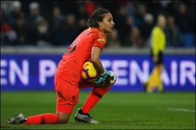 Comment s'appelle cette gardienne ?