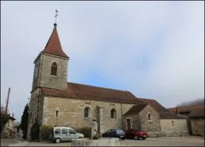 Nous sommes devant l'église Saint-Étienne de Montagna-le-Templier. Ancienne commune Jurassienne, elle se situe en région ...