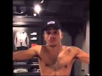 Complète cette chanson de Mister V : ''Demain j'achète une villa pour...''