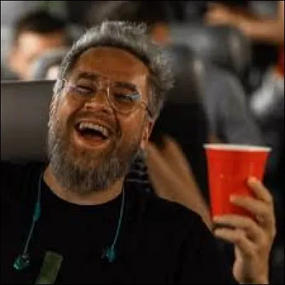 Complète cette chanson de MisterMV : ''Quand j'étais petit j'ai découvert mon beau zizi, je fus si ému, c'était incroyable du cul. Devenu ado, je sentais...''