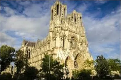 Clovis fut baptisé dans la cathédrale de Reims.