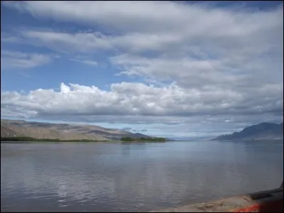 Dans quel pays se trouve la source du fleuve "Brahmapoutre" ?