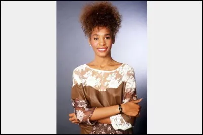 Parmi ses anectodes sur Whitney Houston, laquelle est fausse ?