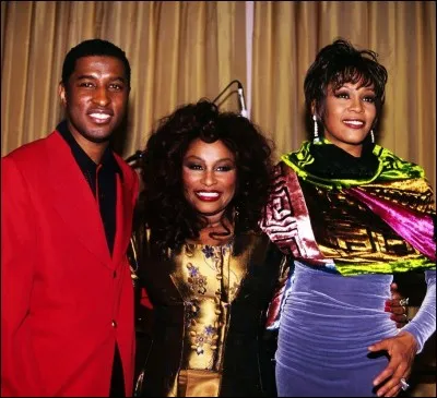 Comment est surnommé Kenneth Edmonds, qui devient l'auteur-compositeur favori de Whitney et qui sera présent sur tout les prochains album de la chanteuse ?