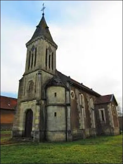 Nous sommes dans le Grand-Est devant l'église de l'Assomption de Gremilly. Petit village de 41 habitants, dans l'arrondissement de Verdun, il se situe dans le département ...