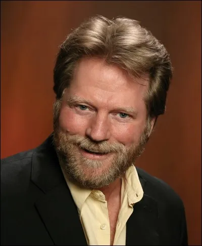 Quel est le nom complet de Laura ?