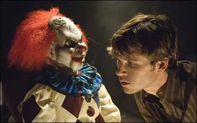 Cette marionnette-clown fait partie du film: