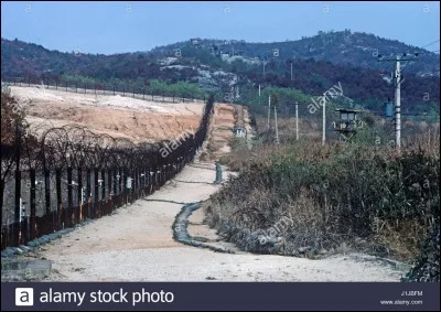 Où trouve-t-on aujourd'hui un pays bordé par une DMZ ?