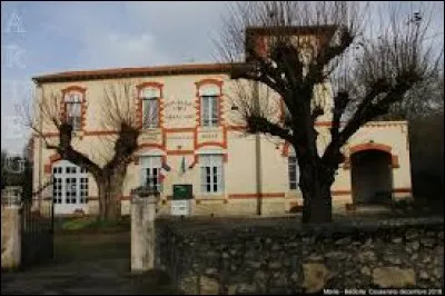 Petit village de 72 habitants, dans le parc naturel régional des Pyrénées ariégeoises, Bédeille se situe en région ...