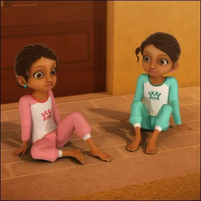 Comment s'appellent les petites surs jumelles d'Alya ?