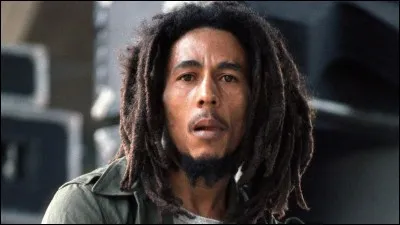 Quel groupe chantait "One Step Beyond" ?