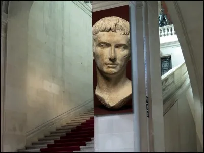 À qui est due l'étymologie du mot "juillet" ?