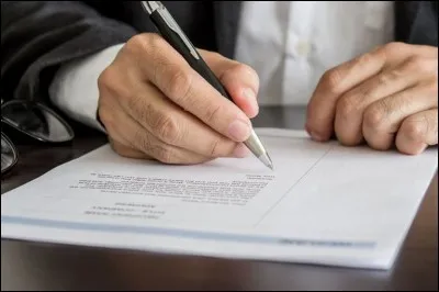 Une amie avec qui tu as eu une dispute te harc&egrave;le de messages. Que fais-tu ?