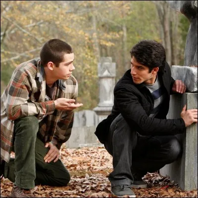 Que trouve-t-il avec son meilleur ami dans les bois ?