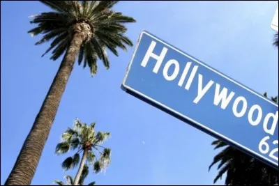 Entre 1933 et 1968, le cinéma hollywoodien fut régi par un code d'autocensure imposant de produire des films "tous publics" ; quel était son nom ?