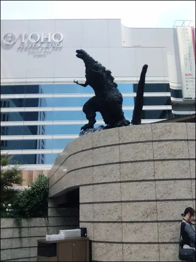Dans quel grand quartier de Tokyo se trouve cette statue de Godzilla ?