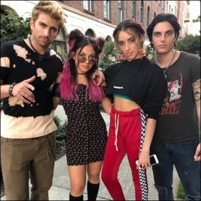 Quelle fille de la bande ne supporte-t-elle pas ?