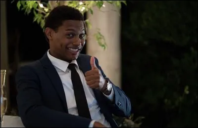 Son meilleur ami est aussi le demi-frère de son bad-boy. Qui est-il ?