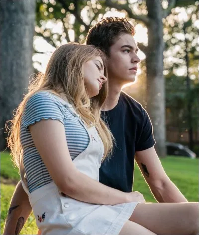 Où vont les deux personnages principaux pour leur première sortie entre "amis" ?