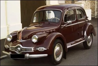 Ce que je dis n'a pas d'importance puisque c'est un pan de l'art automobile qui c'est tourn&eacute; ! Quelle est cette auto ?