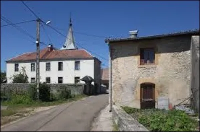 Nous sommes maintenant à Charency, petit village Jurassien de 56 habitants situé en région ...